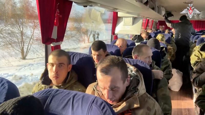 © Reuters. A still image from video, released by the Russian Defence Ministry, shows what it said to be captured Russian service personnel in a bus following the latest exchange of prisoners of war at an unknown location in the course of Russia-Ukraine conflict, in this image taken from handout footage released January 31, 2024. Russian Defence Ministry/Handout via REUTERS