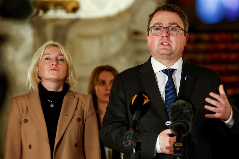 © Reuters. Ukrainian Foreign Ministry's Director General for International Law Oksana Zolotaryova and Ambassador-at-large Anton Korynevych take part in a press conference after an International Court of Justice (ICJ) hearing on Ukraine accusing Russia of violating an anti-terrorism treaty by funding pro-Russian forces, including militias who shot down the Malaysia Airlines flight MH17, and discrimination, in The Hague, Netherlands, January 31, 2024. REUTERS/Piroschka van de Wouw