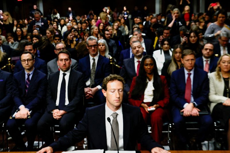 © Reuters. Meta's CEO Mark Zuckerberg reacts as he testifies during the Senate Judiciary Committee hearing on online child sexual exploitation at the U.S. Capitol in Washington, U.S., January 31, 2024. REUTERS/Evelyn Hockstein  