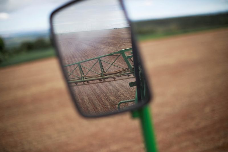 &copy; Reuters. FILE PHOTO: A side-view mirror of a tractor shows herbicide being sprayed in a field of soybeans, near Brasilia, Brazil February 12, 2022. Picture taken February 12, 2022. REUTERS/Adriano Machado