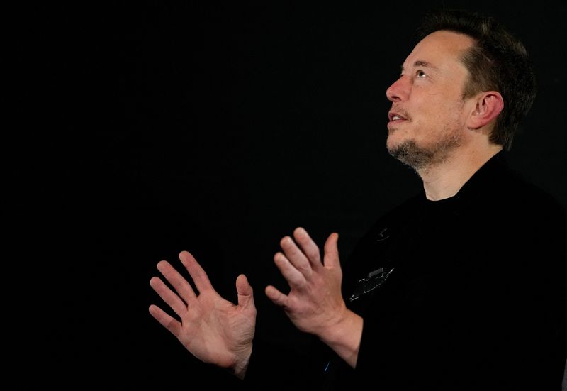 &copy; Reuters. Tesla and SpaceX's CEO Elon Musk gestures during an in-conversation event with British Prime Minister Rishi Sunak in London, Britain, Thursday, Nov. 2, 2023. Kirsty Wigglesworth/Pool via REUTERS/File Photo