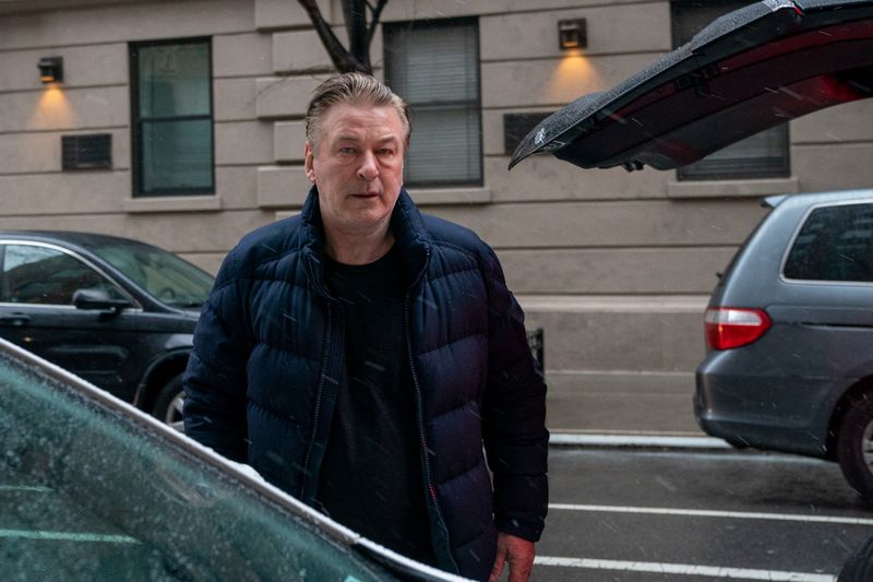 &copy; Reuters. Actor Alec Baldwin departs his home, as he will be charged with involuntary manslaughter for the fatal shooting of cinematographer Halyna Hutchins on the set of the movie "Rust",  in New York, U.S., January 31, 2023. REUTERS/David 'Dee' Delgado