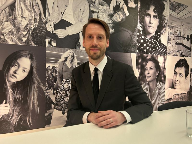 © Reuters. Swedish clothing retailer H&M's new CEO Daniel Erver poses after an interview at H&M offices following the news of his appointment and the company's earnings release in Stockholm, Sweden January 31, 2024. REUTERS/Marie Mannes