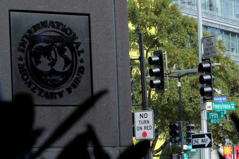 &copy; Reuters. FILE PHOTO: The headquarters of the International Monetary Fund is seen during the group's Annual Meetings in Washington, U.S., October 12, 2022. REUTERS/James Lawler Duggan/File Photo