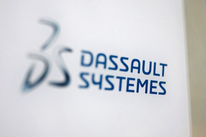 &copy; Reuters. Photo d'archives: Le logo de Dassault Systèmes est visible sur un bâtiment de la société à Paris, en France. /Photo prise le 27 janvier 2023/REUTERS/Sarah Meyssonnier