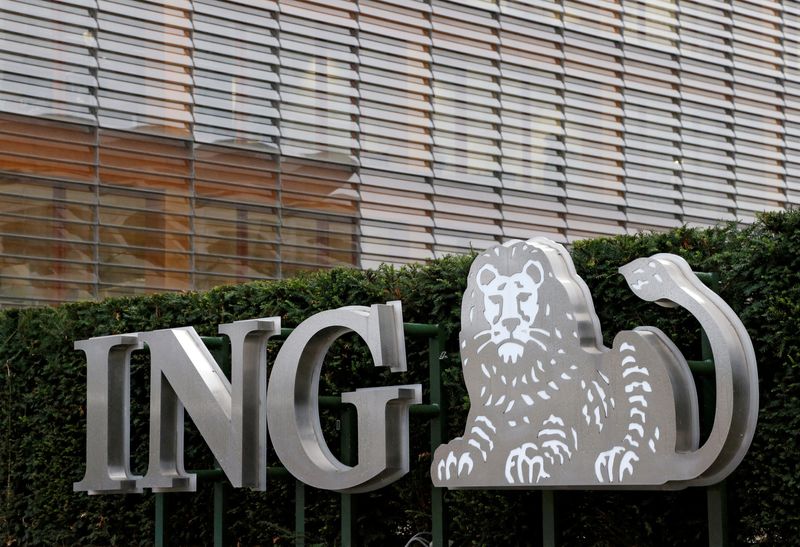 &copy; Reuters. Photo d'archives: Le logo de la banque ING est vu à l'entrée du bureau du groupe à Bruxelles, en Belgique. /Photo prise le 3 octobre 2016/REUTERS/François Lenoir 