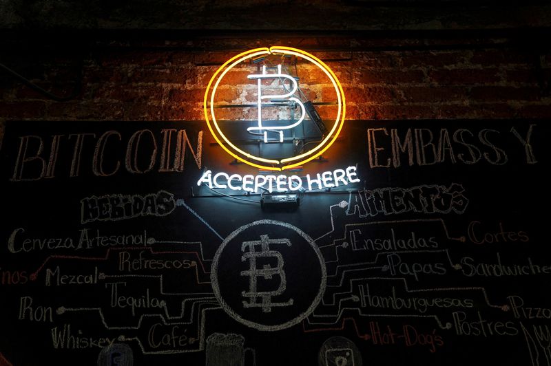 © Reuters. FILE PHOTO: A neon logo of virtual cryptocurrency Bitcoin is seen at the Bitcoin Embassy bar in this illustration taken June 1, 2021. REUTERS/Toya Sarno Jordan/Illustration/File Photo