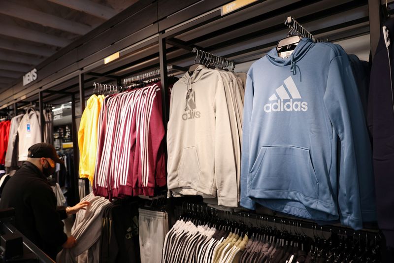 © Reuters. FILE PHOTO: A person looks at clothes in the Adidas store at the Woodbury Common Premium Outlets in Central Valley, New York, U.S., February 15, 2022. REUTERS/Andrew Kelly/File Photo