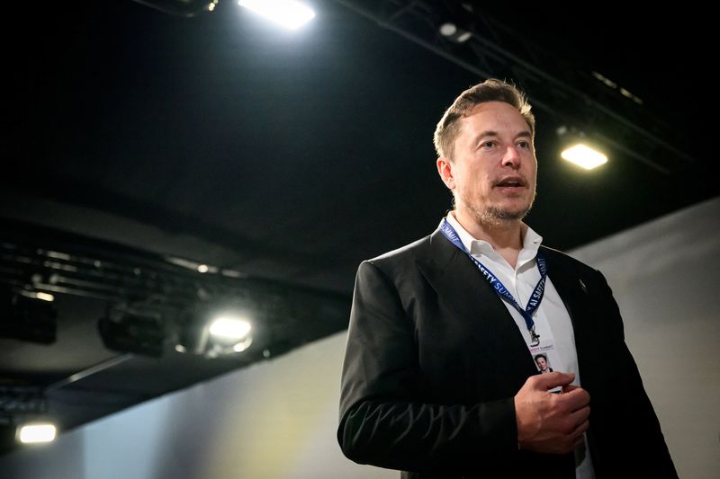 &copy; Reuters. FILE PHOTO: Tesla, X (formerly known as Twitter) and SpaceX's CEO Elon Musk speaks with members of the media during the AI Safety Summit at Bletchley Park in Bletchley, Britain on November 1, 2023. Leon Neal/Pool via REUTERS/File Photo