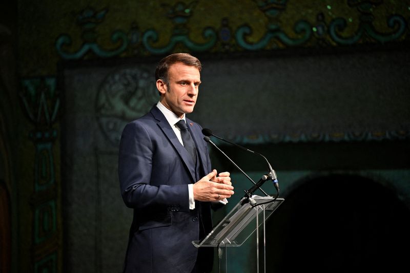 &copy; Reuters. Le président français Emmanuel Macron s'exprime lors d'un séminaire d'affaires, le Sweden-France Business Forum à l'hôtel de ville de Stockholm, en Suède. /Photo prise le 31 janvier 2024/REUTERS/Henrik Montgomery/TT News Agency