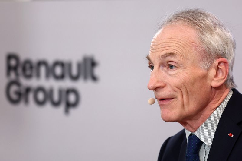 © Reuters. Jean-Dominique Senard, Chairman of the Alliance, speaks during a press conference by Renault Group, Nissan Motor Co., Ltd and Mitsubishi Corporation to present the Alliance update in Boulogne-Billancourt, near Paris, France, December 6, 2023. REUTERS/Stephanie Lecocq/File Photo