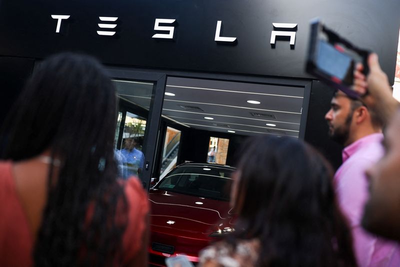 &copy; Reuters. Inauguração de loja da Tesla em Santiago, Chile
1/2/2024 REUTERS/Pablo Sanhueza