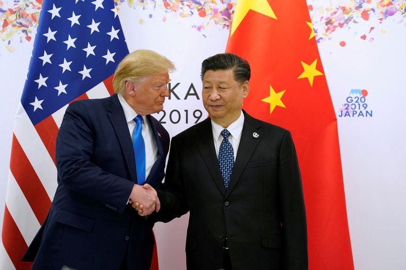 © Reuters. FILE PHOTO: U.S. President Donald Trump and China's President Xi Jinping shake hands ahead of their bilateral meeting during the G20 leaders summit in Osaka, Japan, June 29, 2019. REUTERS/Kevin Lamarque