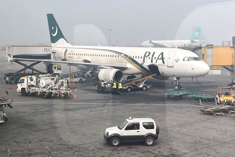 Ahead of election, Pakistan seals plan to sell national airline