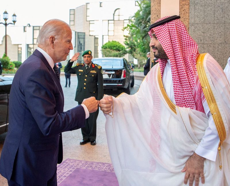 &copy; Reuters. ولي العهد السعودي الأمير محمد بن سلمان والرئيس الأمريكي جو بايدن في جدة بالسعودية في صورة من أرشيف رويترز.