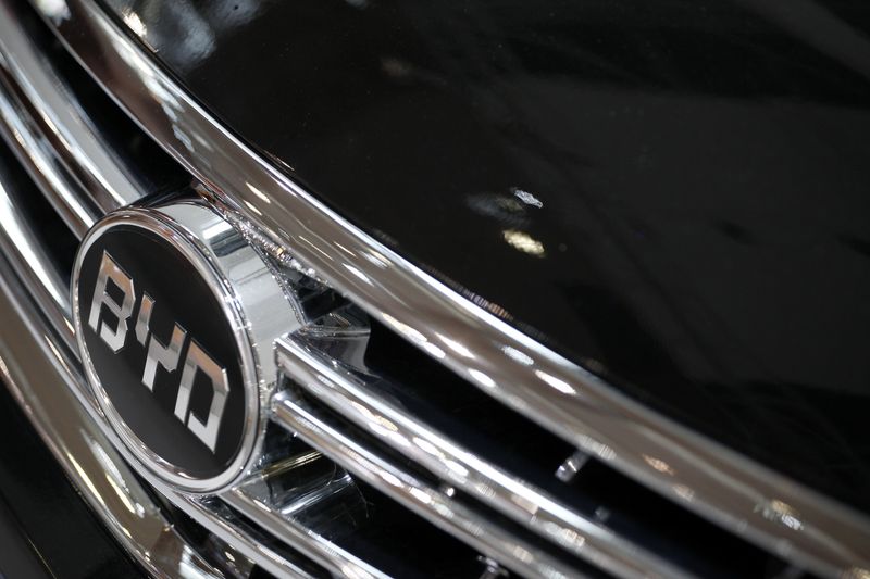 &copy; Reuters. The BYD logo is seen on a G3 car at the Guangzhou Autoshow November 23, 2009. REUTERS/Tyrone Siu/File Photo