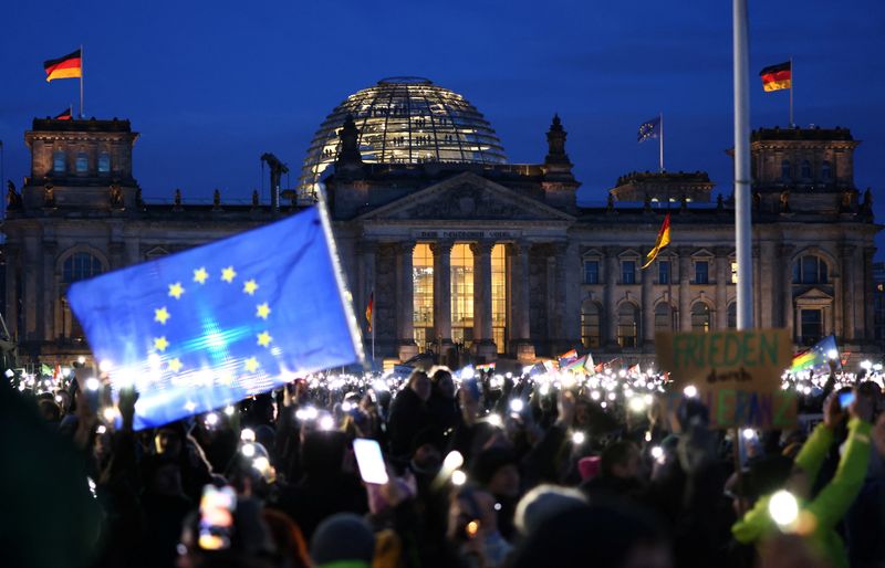 &copy; Reuters. متظاهرون يشاركون في احتجاج مناهض لحزب البديل من أجل ألمانيا اليميني المتطرف بالعاصمة الألمانية برلين في يوم 21 يناير كانون الثاني 2024 . تصوير 
