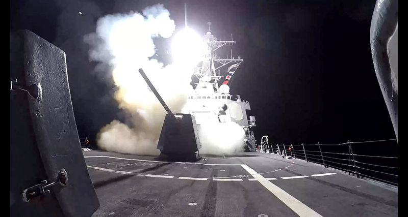 © Reuters. A Tomahawk land attack missile (TLAM) is launched from the U.S. Navy Arleigh Burke-class guided missile destroyer USS Gravely against what the U.S. military describe as Houthi military targets in Yemen, February 3, 2024.  U.S. Central Command/Handout via REUTERS. 