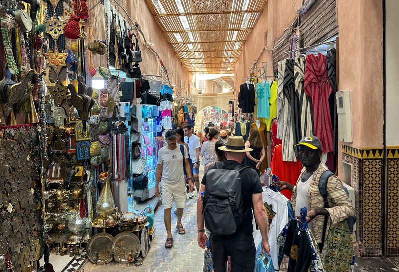 &copy; Reuters. FILE PHOTO: People walk past souvenir shops in Marrakech after last month's deadly earthquake, Morocco, October 1, 2023. REUTERS/Abdelhak Balhaki/File Photo