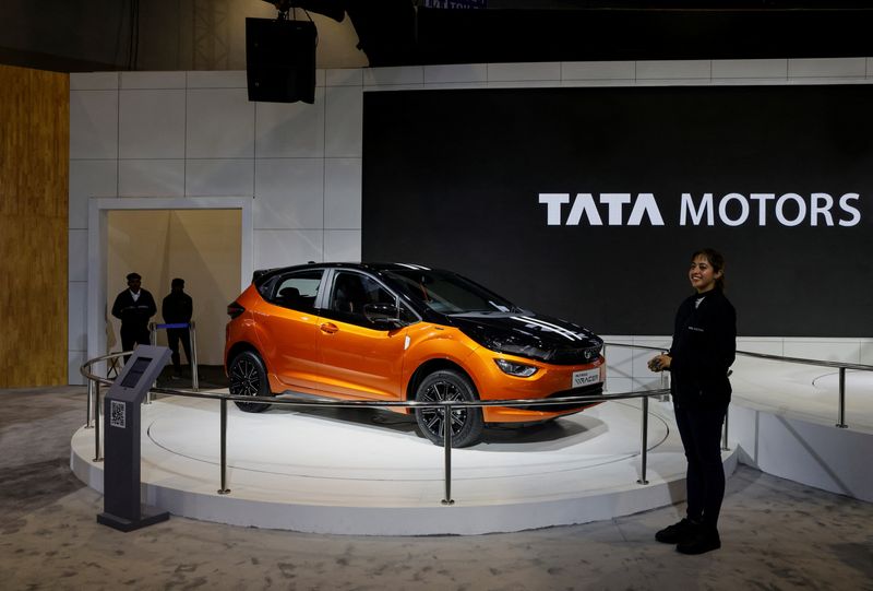 &copy; Reuters. 　インド自動車大手タタ・モーターズのＰＢバラジ最高財務責任者（ＣＦＯ）は２日、政府はどのようなクリーンエネルギー車技術を支援する方針なのか明確にする必要があると述べた。ニ