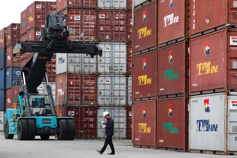 &copy; Reuters. FILE PHOTO-A man walks past stacks of containers of Tanjung Priok port in Jakarta, Indonesia, February 3, 2023. REUTERS/Ajeng Dinar Ulfiana/File Photo