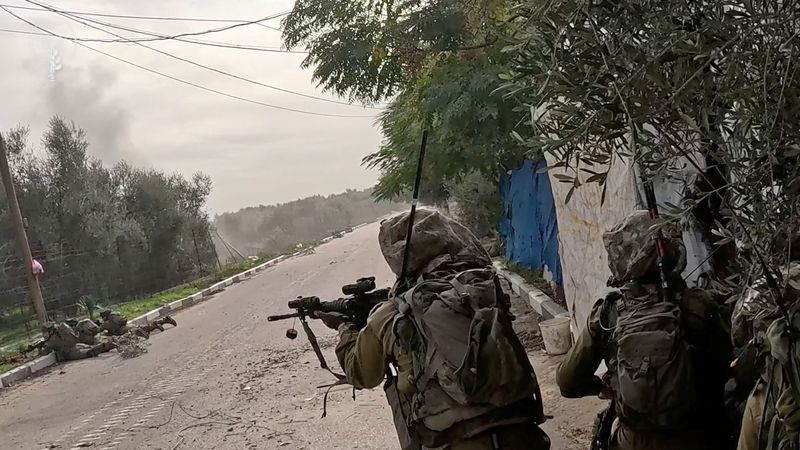 &copy; Reuters. جنود إسرائيليون خلال عملية في موقع قال إنه خان يونس في لقطة شاشة من مقطع مصور صدر يوم الأول من فبراير شباط 2024 وحصلت عليه رويترز من الجيش الإس