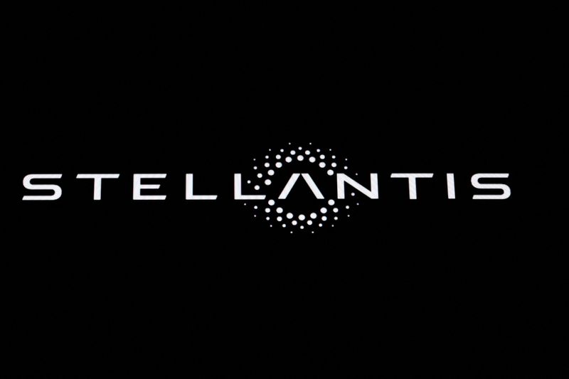 &copy; Reuters. Logo de Stellantis à la Bourse de New York (NYSE) à New York City, États-Unis. /Photo d'archives prise le 31 janvier 2024/REUTERS/Brendan McDermid