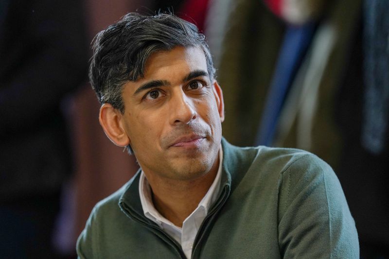 &copy; Reuters. British Prime Minster Rishi Sunak meets with constituents as he visits Muker Hall in Muker,North Yorkshire, Britain, January 26, 2024.   Ian Forsyth/Pool via REUTERS/File Photo