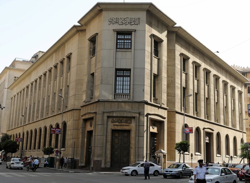 &copy; Reuters. مقر البنك المركزي المصري في وسط العاصمة المصرية القاهرة في صورة من أرشيف رويترز 