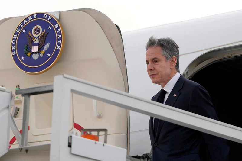 &copy; Reuters. وزير الخارجية الأمريكي أنتوني بلينكن لدى وصوله إلى الرياض يوم الاثنين. صورة لرويترز من ممثل لوكالات الأنباء 