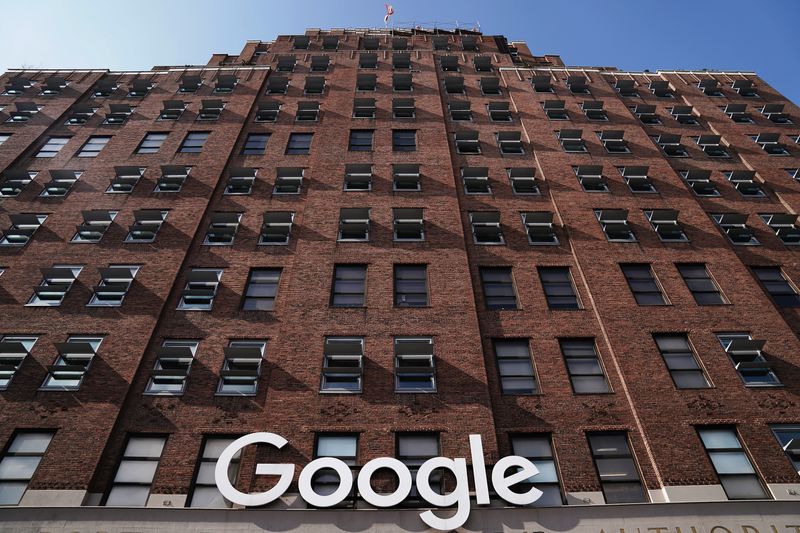 &copy; Reuters. A Google sign is pictured on a Google building in the Manhattan borough of New York City, New York, U.S., October 20, 2020. REUTERS/Carlo Allegri/File Photo