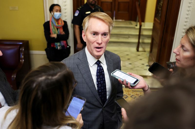 &copy; Reuters. FILE PHOTO: U.S. Senator James Lankford (R-OK) speaks to reporters as the deadline to avoid partial government shutdown nears, at the Capitol in Washington, U.S., January 18, 2024. REUTERS/Amanda Andrade-Rhoades