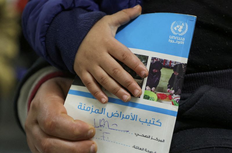&copy; Reuters. FILE PHOTO: A child holds a booklet as he waits inside a United Nations Relief and Works Agency (UNRWA) health center at Shatila Palestinian refugee camp, in Beirut suburbs, Lebanon January 30, 2024. REUTERS/Mohamed Azakir