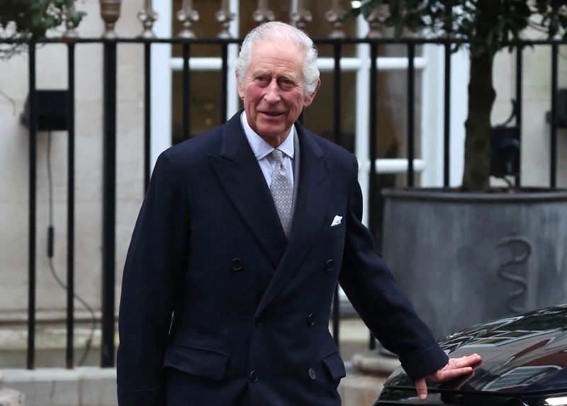 © Reuters. Britain's King Charles leaves the London Clinic after receiving treatment for an enlarged prostate, in London, Britain January 29, 2024. REUTERS/Toby Melville