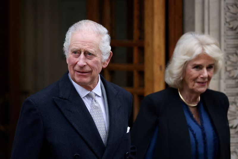 &copy; Reuters. FILE PHOTO: Britain's King Charles leaves the London Clinic with Queen Camilla after receiving treatment for an enlarged prostate in London, Britain January 29, 2024. REUTERS/Hollie Adams/File Photo
