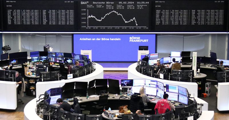 &copy; Reuters. Photo du graphique de l'indice DAX représenté à la Bourse de Francfort. /Photo prise le 5 février 2024 à Francfort, Allemagne/REUTERS/Staff