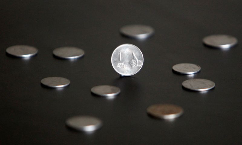 &copy; Reuters. FILE PHOTO: An Indian one rupee coin is seen in this picture illustration taken in Mumbai April 30, 2012. REUTERS/Vivek Prakash/File Photo