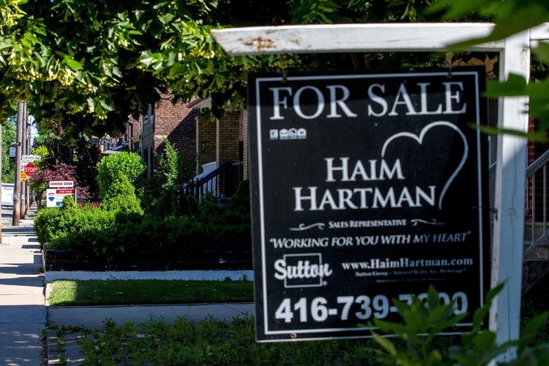 &copy; Reuters. FILE PHOTO: For sale sign hangs outside a home in Toronto, Ontario, Canada June 15, 2021. REUTERS/Carlos Osorio/File Photo