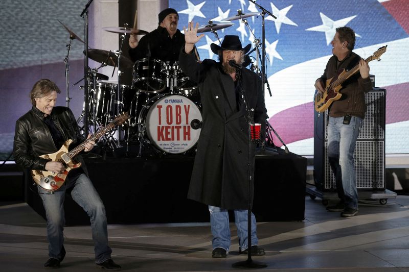 &copy; Reuters. FILE PHOTO: Toby Keith performs at the "Make America Great Again! Welcome Celebration" concert at the Lincoln Memorial in Washington, U.S., January 19, 2017. REUTERS/Mike Segar/File Photo