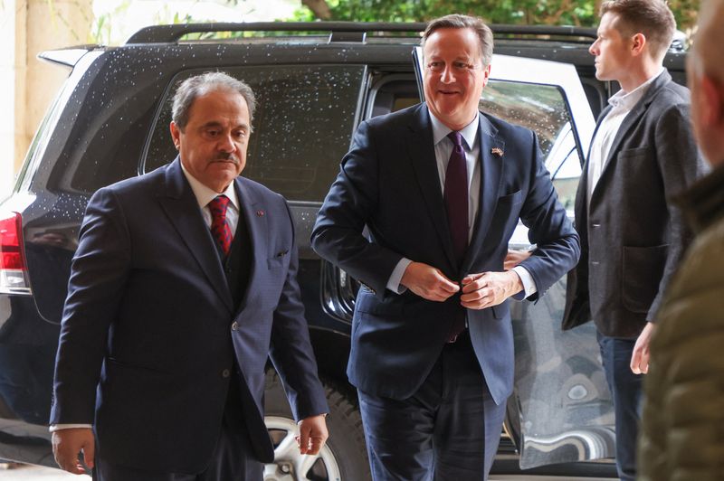 &copy; Reuters. وزير الخارجية البريطاني ديفيد كاميرون في بيروت يوم الأول من فبراير شباط 2024. تصوير: محمد عزاقير - رويترز.