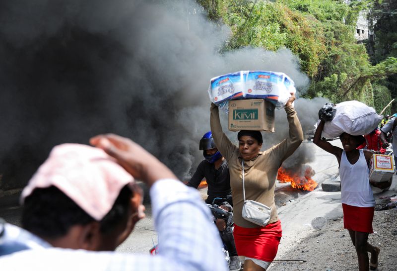 &copy; Reuters. Haitianos protestam contra o governo em Porto Príncipe
 5/2/2024   REUTERS/Ralph Tedy Erol