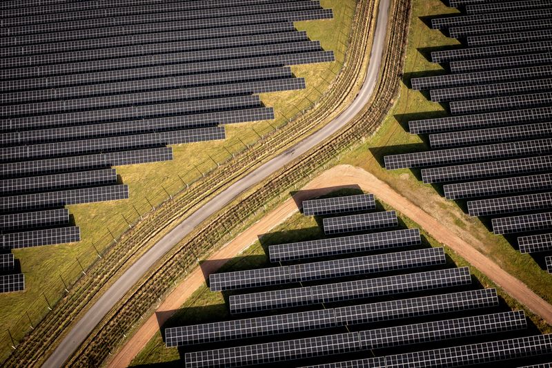 © Reuters. FILE PHOTO: Solar installations on 340 hectares surround the village of Hjolderup, which consists of 12 households, the 300 MW solar park will be Northern Europe's largest and is being built by Danish European Energy, in Hjolderup, west of Aabenraa southern Denmark February 21, 2023.  Ritzau Scanpix/via REUTERS/FILE PHOTO