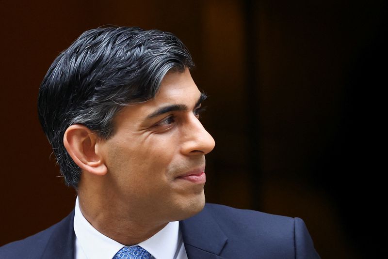 &copy; Reuters. British Prime Minister Rishi Sunak leaves Downing Street to attend Prime Minister's Questions at the House of Commons in London, Britain, January 31, 2024. REUTERS/Hannah McKay/File Photo