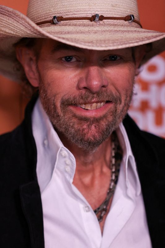 &copy; Reuters. Toby Keith posa no tapete vermelho durante a chegada do People's Choice Country Awards em Nashville, Tennessee, EUA
28/09/2023
REUTERS/Kevin Wurm