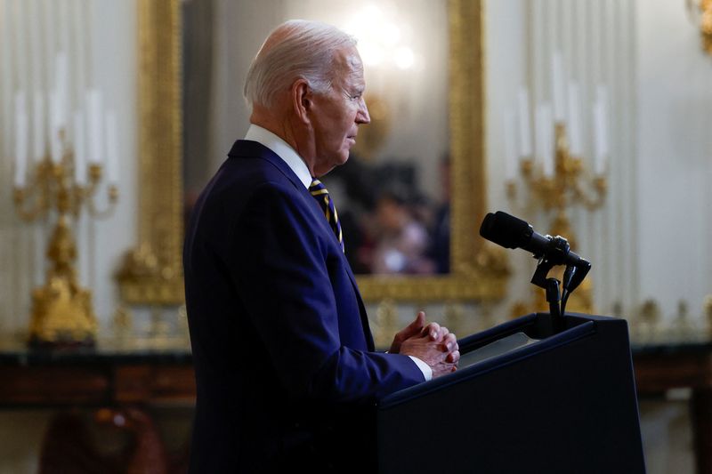 &copy; Reuters. الرئيس الأمريكي جو بايدن يلقي خطابا 
في البيت الأبيض في واشنطن يوم الثلاثاء. تصوير: إيفلين هوكستين - رويترز