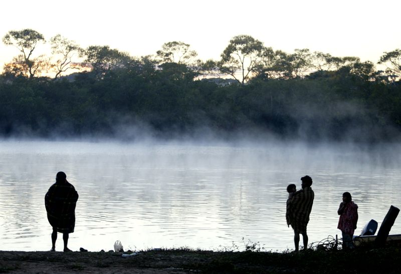 &copy; Reuters. Indígenas no Rio Xingu
20/07/2003
REUTERS/Paulo Whitaker

