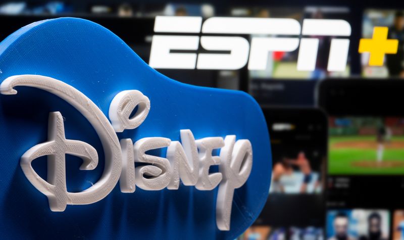 &copy; Reuters. Un logotipo de Disney impreso en 3D se ve delante del logotipo de ESPN+ en esta ilustración tomada el 13 de julio de 2021. REUTERS/Dado Ruvic/Ilustración