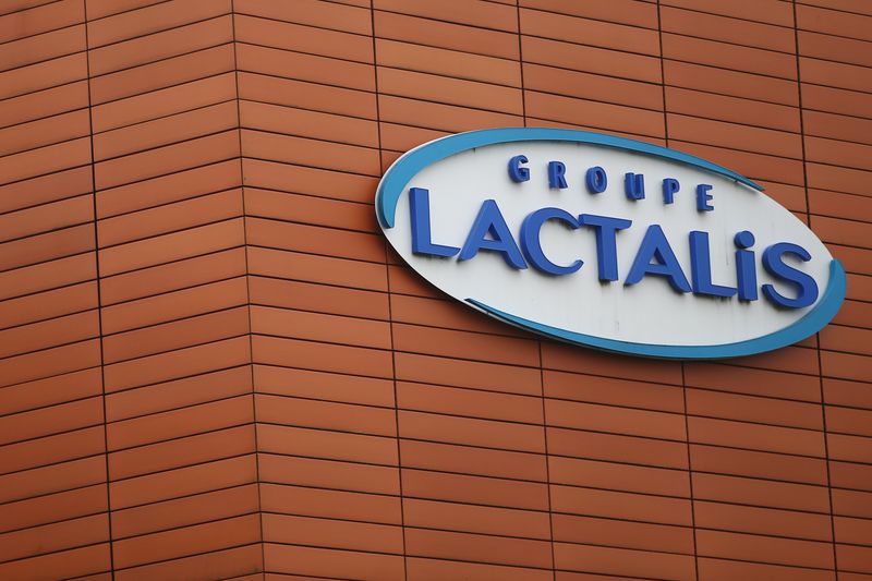 &copy; Reuters. Le logo du groupe Lactalis au siège du groupe laitier français à Laval, dans l'ouest de la France. /Photo prise le 12 janvier 2018/REUTERS/Stéphane Mahé