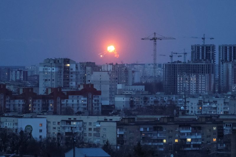 &copy; Reuters. Un missile russo abbattuto in aria a Kiev, Ucraina. REUTERS/Gleb Garanich
