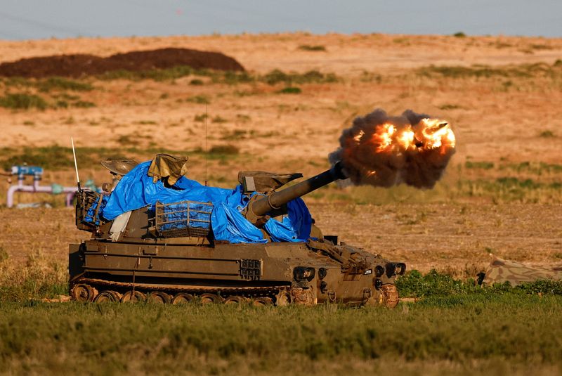 &copy; Reuters. An Israeli mobile artillery unit fires towards Gaza, amid the ongoing conflict between Israel and the Palestinian Islamist group Hamas, near the Israel-Gaza border, in Israel, February 3, 2024. REUTERS/Amir Cohen 
